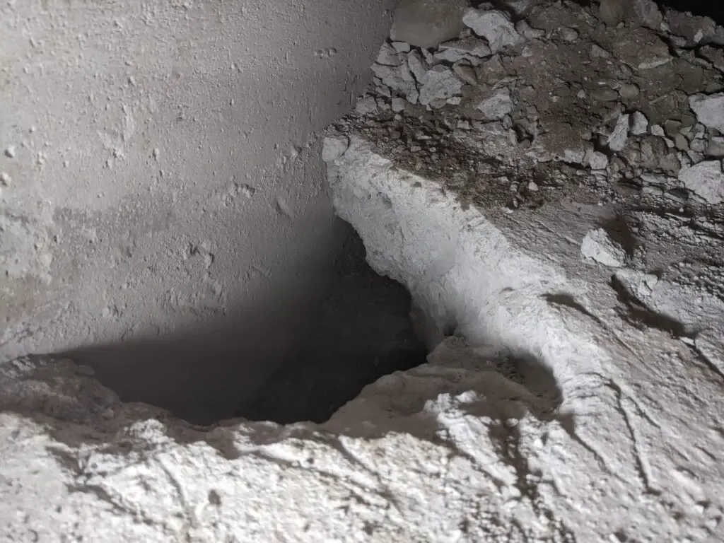 ハツリ掘削写真