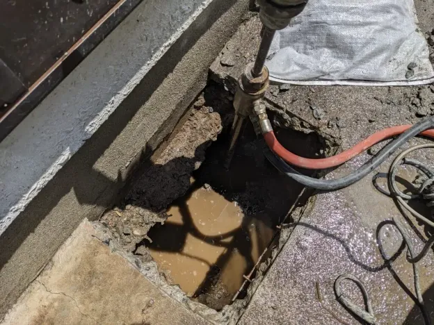 地盤ロック材注入写真